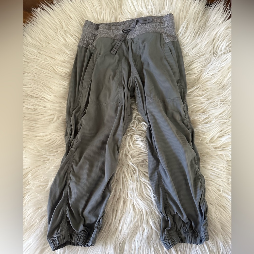 Ivivva gray cropped‎ baggy track jogger athletic pants size girls 12